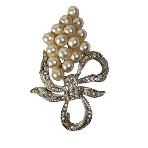 Faux Pearl Cluster Brooch Silver Tone Rhinestone Ribbon Bow Metal Vintage 60s